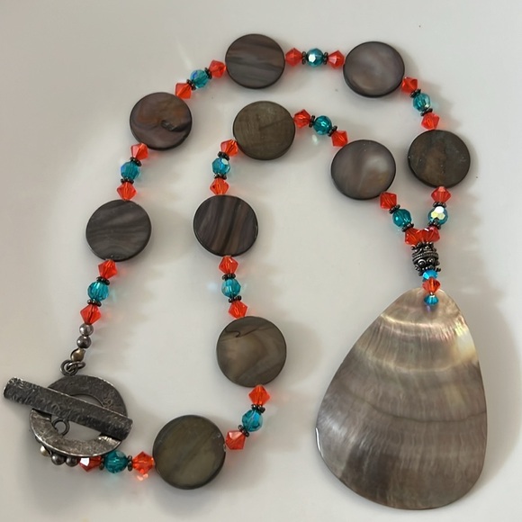 Sea Shell Pendant Beaded Necklace - Picture 5 of 5